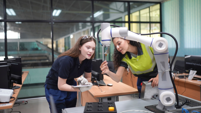 Para Sérgio Bento De Araújo, participar de competições de robótica vai além da tecnologia, promovendo liderança, comunicação e inteligência emocional nos jovens.