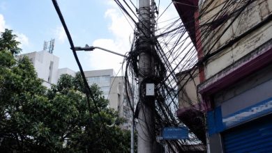 Poluição visual urbana: a estratégia para combater os fios suspensos e os cartazes no espaço público de São Paulo