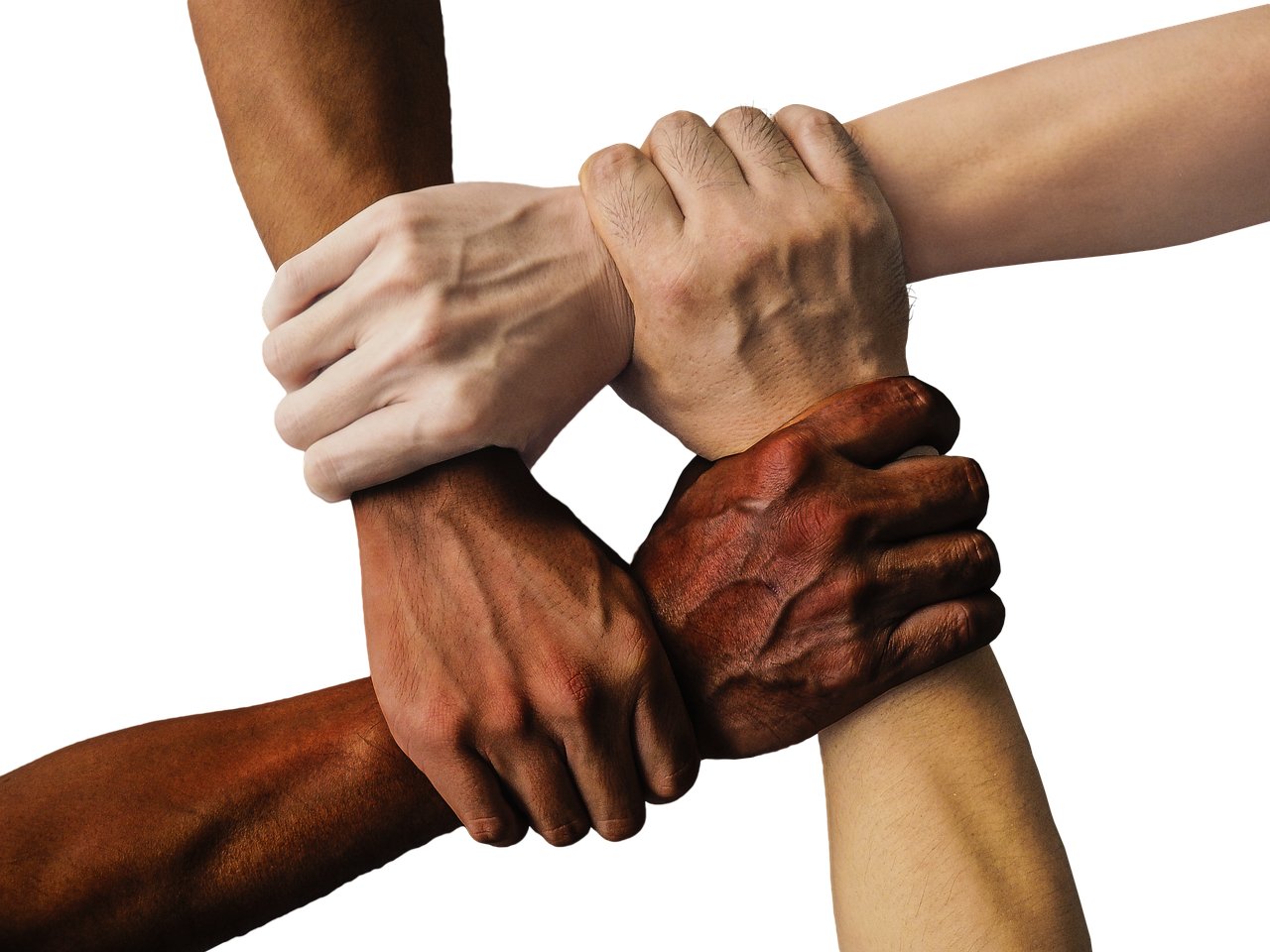Mãos de diferentes pessoas unidas, simbolizando apoio, cooperação e solidariedade.